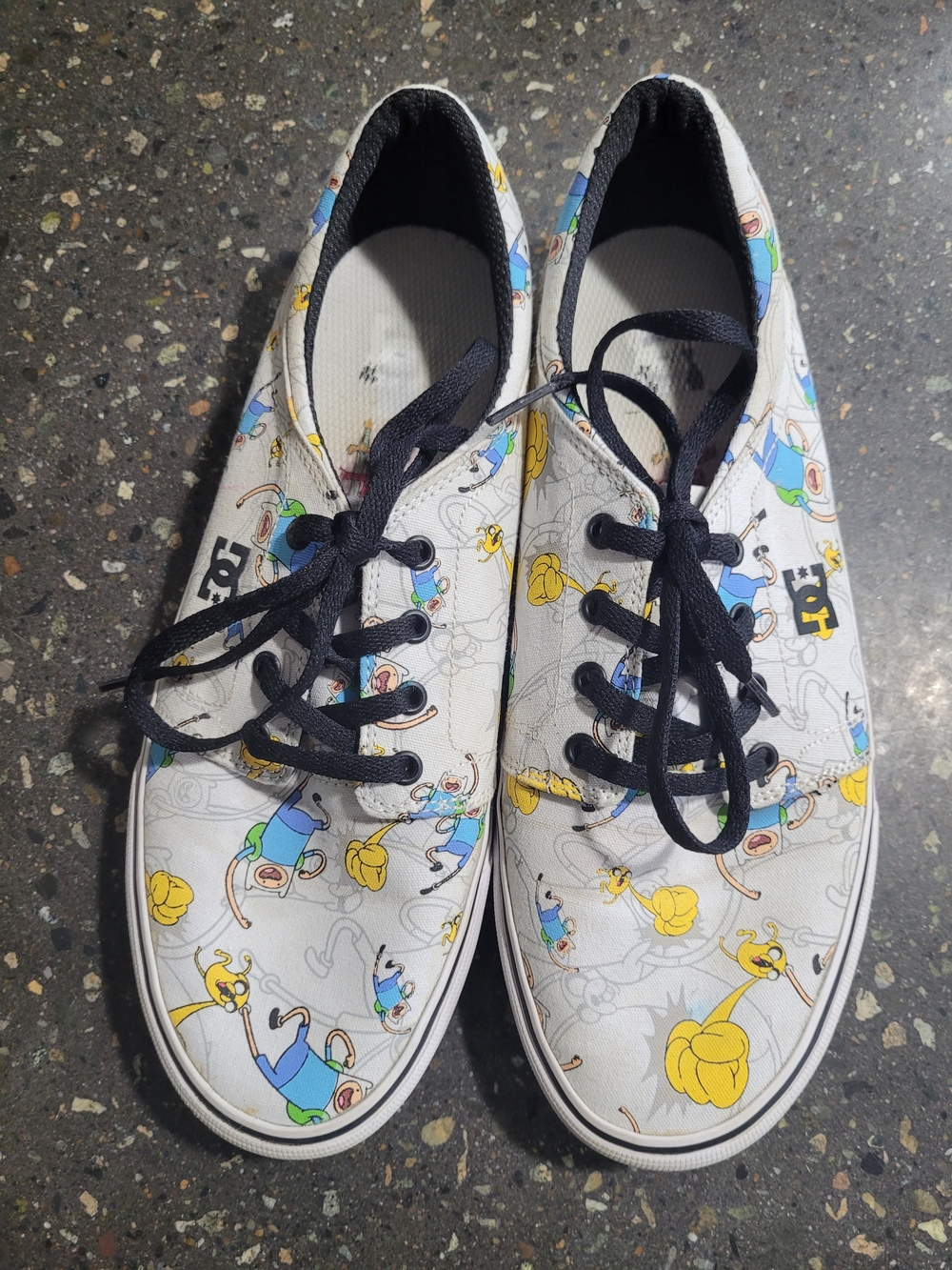 DC Men's Cartoon-Print Canvas Sneakers in White, Yellow & Blue